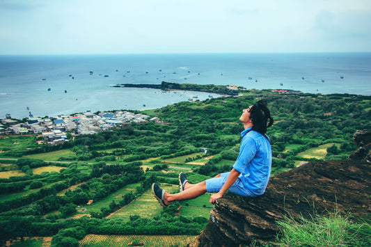 Man on the edge of a cliff, Cliff, Cliff vacation, Phobia of heights, Acrophobia, Adventurer